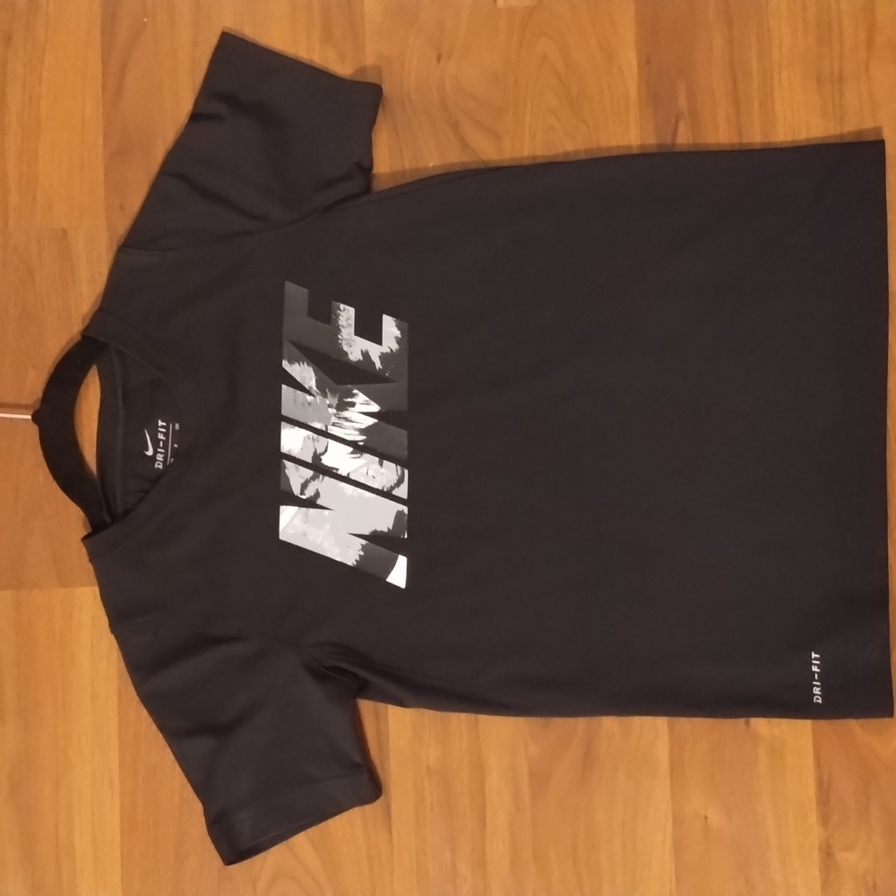 Boys Nike Dri-Fit Short-Sleeved Tee - Sz Small (Great Condition!)
